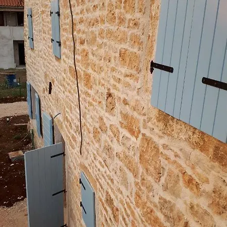 Macini Villa Modrusani