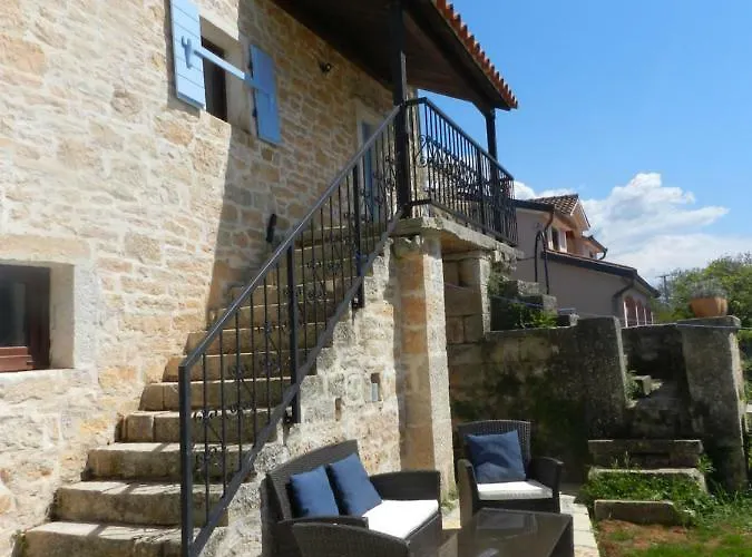 Macini Vila Modrusani